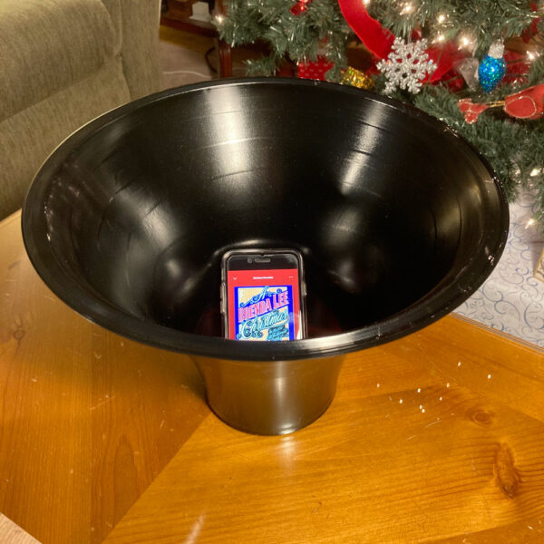 Stretched Vinyl Record - Passive Phone Amplifier