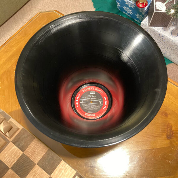 Stretched Vinyl Record - Passive Phone Amplifier